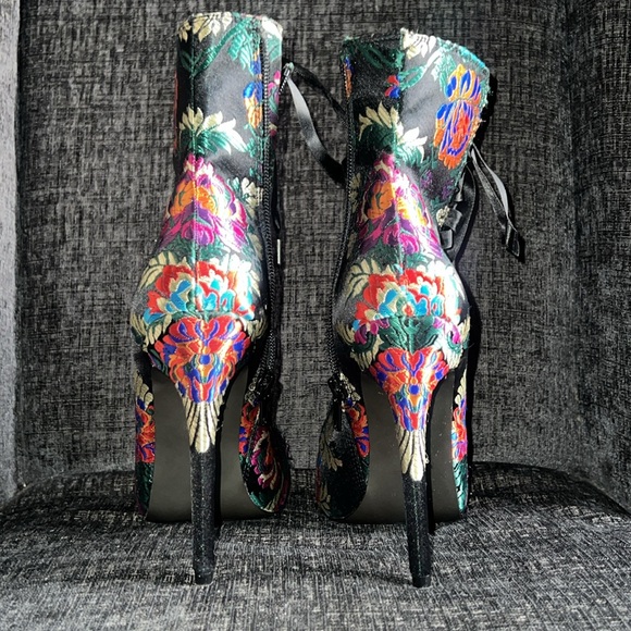 Stiletto Boot!! These are RARE! Worn once! EXCELLENT CONDITION! - Picture 2 of 7